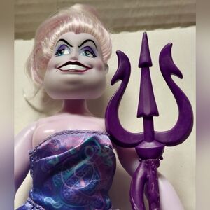DISNEY/HASBRO URSULA THE EVIL SEA WITCH DOLL WITH TRIDENT STAFF (LITTLE MERMAID)